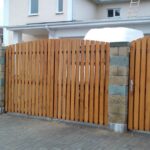 Деревянные ворота с калиткой